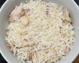 Hình bước làm 2 của món Cơm Chiên Gà Xé Topping Trứng Bắc Thảo