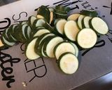 Une image de l'étape 2 de Courgettes et aubergines au soja et sésame (avec piments verts grillés).