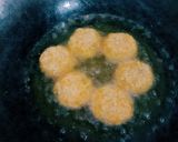 Foto langkah ke 4 dari resep Perkedel kentang krispy.