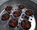 Foto langkah ke 4 dari resep Bolu Kukus Coklat Mekar Maksimal.