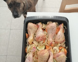 Foto del paso 4 de la receta: Muslos de pollo con verduras al horno sin histamina