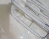 A picture of step 4 of Cream cake.
