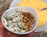 Foto del paso 2 de la receta: Tortilla francesa de queso azul con nueces