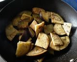 Foto del paso 3 de la receta: Pizza de berenjenas con melao de panela a la sartén!!!🤔🍆🧀🍕🍯🍆🧀🍕