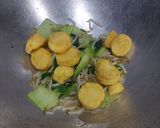 Foto langkah ke 4 dari resep Tumis Toge Tofu.
