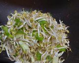 Foto langkah ke 3 dari resep Tumis Tauge Tahu.