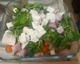 Foto del paso 1 de la receta Ensalada de judías blancas, canónigos, cebolla, piña, tomatitos y queso fresco