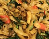 Foto langkah ke 4 dari resep Kwetiaw Seafood Goreng.