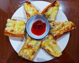 Hình bước làm 5 của món Bánh mì pizza phô mai cấp tốc