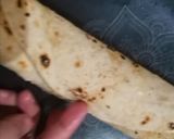 A picture of step 5 of Chicken chapati roll.