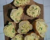 Foto langkah ke 3 dari resep Easy Garlic Bread.