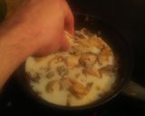 Foto del paso 3 de la receta: Pollo con salsa de setas y queso