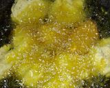 A picture of step 5 of Chana dal bhajiya.