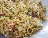 Foto langkah ke 6 dari resep Mie Goreng Simple & Lezat.