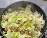 รูปขั้นตอนการทำที่ 10 ของ ผัดกะหล่ำปลีใส่หมู