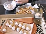 كورنيه السمسم باللبنة