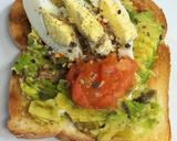 Foto del paso 2 de la receta: Avocado Toast con Tomate y Huevo