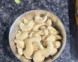 A picture of step 5 of Royal palak kaju masala.