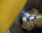 A picture of step 2 of Curd and banana smoothie.