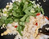 Foto langkah ke 6 dari resep Nasi Goreng Kepiting.