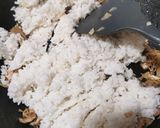 Foto langkah ke 2 dari resep Nasi Goreng Kemangi.