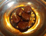 Foto del paso 2 de la receta: Castañas en almíbar recubiertas con chocolate