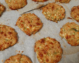 Foto del paso 3 de la receta: Tortitas de calabacín sencillísimas!!