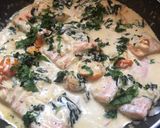 Foto del paso 3 de la receta: Salmón con salsa de espinacas y tomate cherry