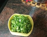 Foto del paso 4 de la receta: Buñuelos de puré de papas, abadejo, palitos de cangrejo y cebolla sofrita con ensalada
