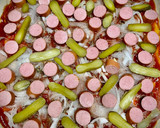 Foto del paso 2 de la receta: Pizza baviera con salchichas y pepinillos