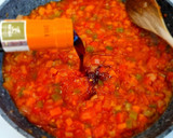 Foto del paso 6 de la receta: Escalopines de ternera en salsa de pimientos y tomate