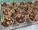 Foto langkah ke 6 dari resep Chocolate muffin by Tintin rayners.
