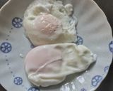A picture of step 1 of Poached Egg.