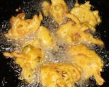 A picture of step 2 of Crispy crunchy Pakoray.