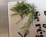Une image de l'étape 3 de Filets de lieu noir au citron vert, ail et romarin.