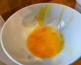 A picture of step 6 of Oyako-don (Parent-child rice bowl 🐔 🐣).