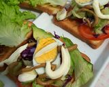 Foto langkah ke 4 dari resep Toast Bread Salad with Balsamic and Mayonaise sauce.