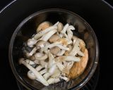 Foto langkah ke 3 dari resep Salmon Shimeji Kuah Air Fryer.