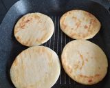Foto del paso 1 de la receta: Arepas con jamón y rulitos de queso