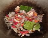 Foto langkah ke 3 dari resep Oseng Daun Pepaya.