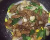 รูปขั้นตอนการทำที่ 3 ของ เบนโตะผัดซีอิ๊วหมูใส่ไข่