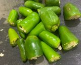 A picture of step 1 of Fried green chillies.