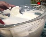Foto langkah ke 5 dari resep Bolu gulung rainbow mini.