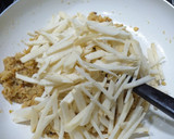 Foto langkah ke 4 dari resep Lumpia bengkuang ebi.