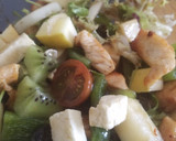 Foto del paso 4 de la receta: Ensalada de manzana, kiwi y pechuga de pollo