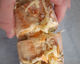 Foto del paso 5 de la receta: Pan de ajo con queso. Delicioso y crujiente