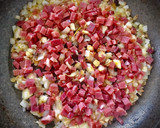 Foto del paso 1 de la receta: Hojaldre de Camembert con jamón y cebolla