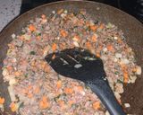 Foto langkah ke 3 dari resep Mashed potato and beef mince.