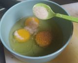 Foto langkah ke 3 dari resep Dadar telor gurih tanpa msg/kaldu bubuk/penyedap.
