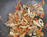 Foto del paso 2 de la receta: Noodle con carne y verduras al wok